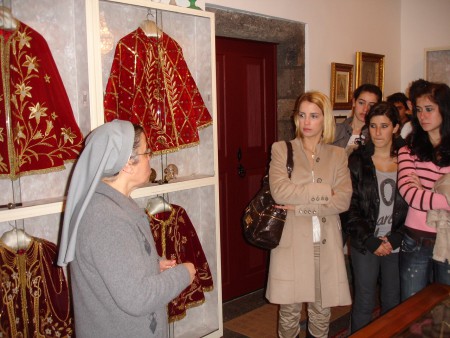 Início da visita de estudo à Igreja do Senhor Santo Cristo dos Milagres