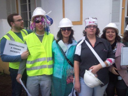 Da esquerda para a direita, Pedro, João, Formadora Catarina Rita, Carla e Nélia.