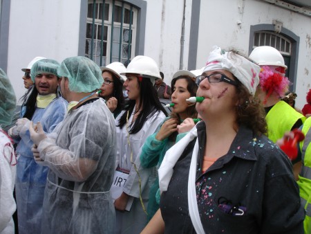 Da esquerda para a direita, Formadora Catarina Rita, os dois a seguir são da Turma de Reactivar da APRODAZ, atrás a Josefa, Sara, Rafaela e Carla.