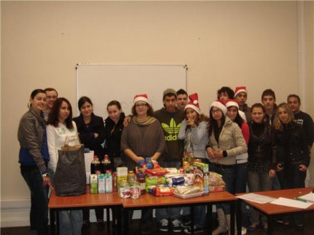 Entrega de Cabazes, Natal de 2009, pela Turma de THSTA e Formadores.